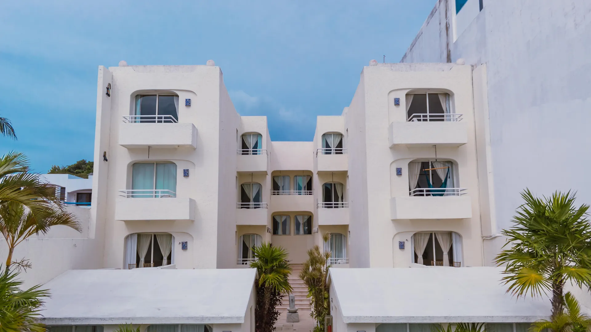 Luciana Hotel & Beach Club Playa del Carmen 4*,