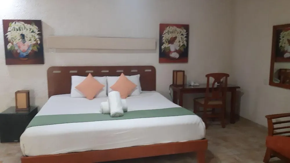 Luciana Hotel & Beach Club Playa del Carmen 4*,
